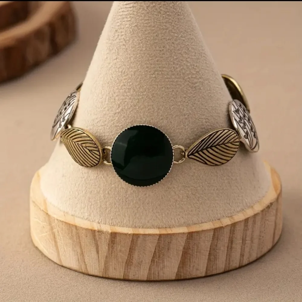 New Vintage Style Boho Leaf Bracelet – Lightweight & Chic